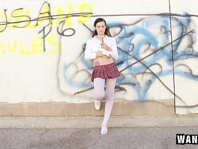 ruda nastolatka ma chrapkę na tatuśka