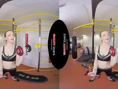 młoda masturbuje się przed kamerką