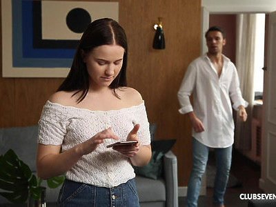 zgrabna młoda blondyneczka