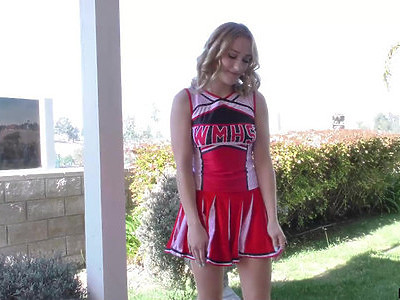 seksowna nastolatka ma ochotę na dymanie