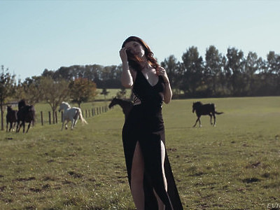 amatorka z bladą dupką wypięła się dla niego