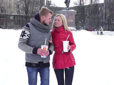 naturalnie cycata uczennica jest posuwana od tylca