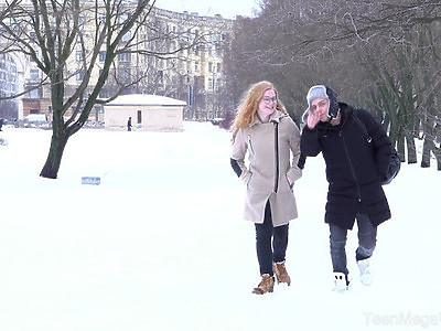 młoda ślicznie się zadowala