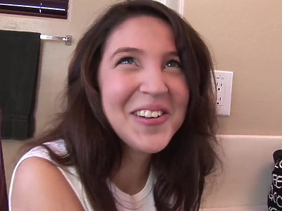 bardzo młoda a cycuchy już krąglutkie