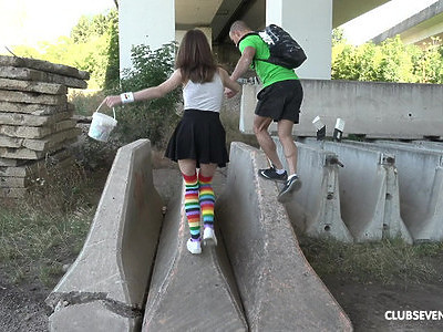 nastolatka pokazała mu swoje cycuszki i to że chce się dymać