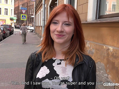 napalona nastolatka w pościeli