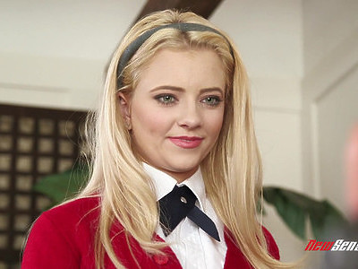 nastolatka bawi się z matką swojej koleżanki