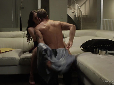 nastolatka uwielbia być ruchana w odbyt