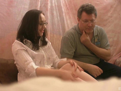 seksik w kuchni z młodziutką laską