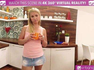 super nastolatka robi striptiz