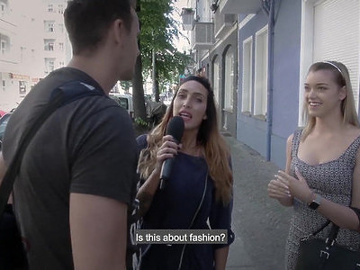 sex nastolatka z wibratorkiem w wannie