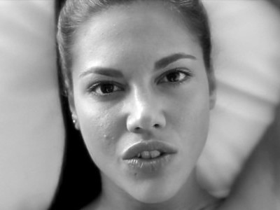 seksik z kuszącą dziewicą w jej pokoju