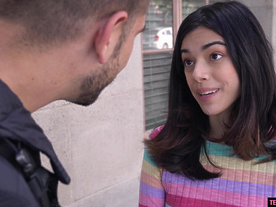 nastolatka z wielką dupą wysmarowaną olejkiem ujeżdża konia