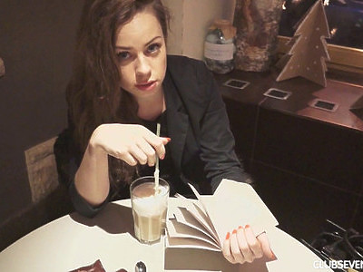 rude nastolatka ssie i pieprzy się w biurze