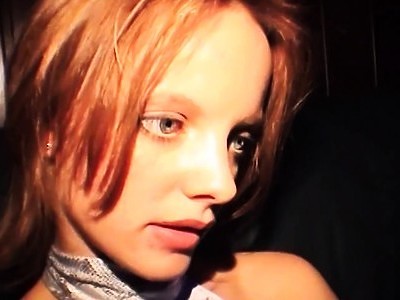 zalicza czystą laską w wannie