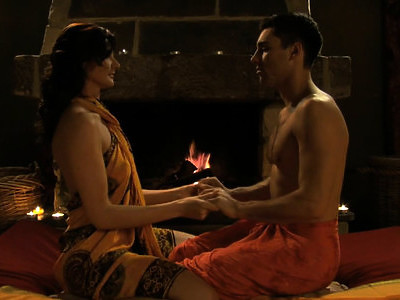 nastolatka w szpilach jest ruchana i ma fajnie wylizaną cipę