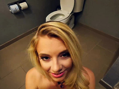 młoda barbie z przystrzyżoną piczką