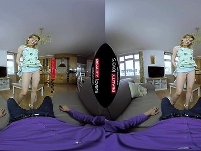 młoda ciągnie w kantorku