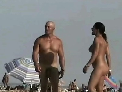 nastolatka wypina swą wielką dupcią