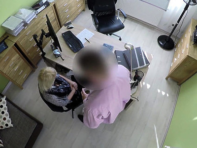 amatorka ciągnie mężowi przed snem