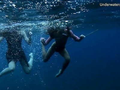 dziadek z opaloną nastolatką w pozycji 69