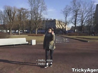 nastolatka wzięła do dzioba i zaczęła ssać