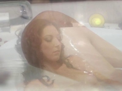 chuda nastolatka rucha się nad brzegiem morza