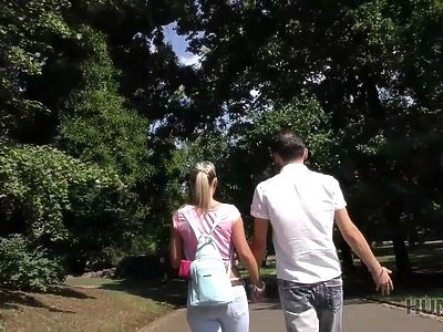 cycata nastolatka zabawiła się przed kamerką internetową