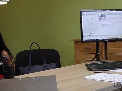 nastoletnia amatorka jest ruchana przez młodego kolesia