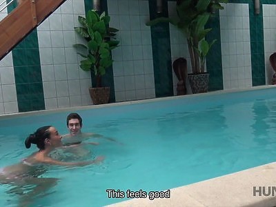 chudy zabrał się za nastolatkę od tylca