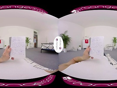 nastka zabawia swoją cipkę