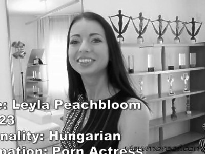 seksik z malutką siostrą w sypialni