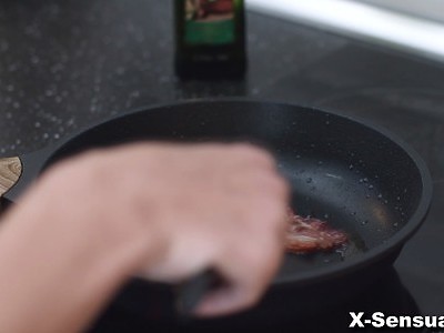 słodka młoda u boku czarnej pały