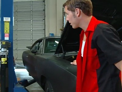 śliczna nastolatka liże i trzepie pałkę