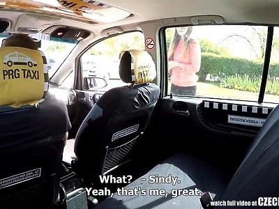 wskoczyła na jego kutaska jak młoda sarenka