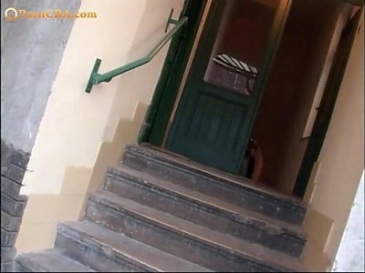 seks z młodą dziunią na narożniku