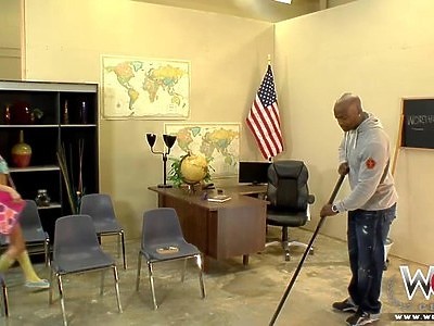 młoda rosjanka dostaje w dupę