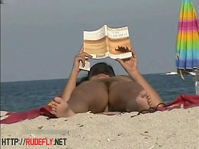 sztuczny biust młodej