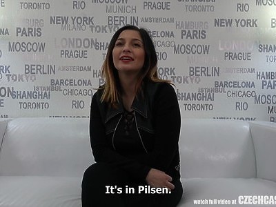 śliczna dziewica pokazuje cyce na kamerce