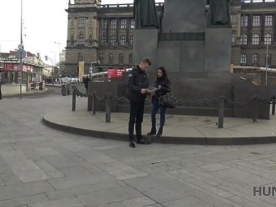 cycata nastolatka i jej zabawki