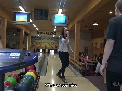 nastolatka w szpilkach kocha analne pieprzenie