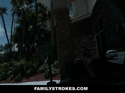 nastolatka ma w dupsku jego twardego siusiaka