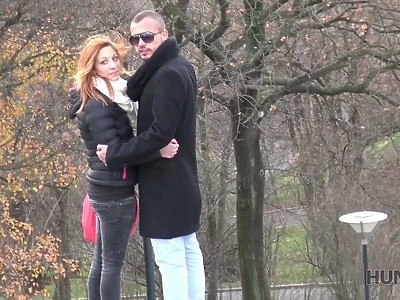 nastolatka konkretnie zarzuca swą wielką dupką