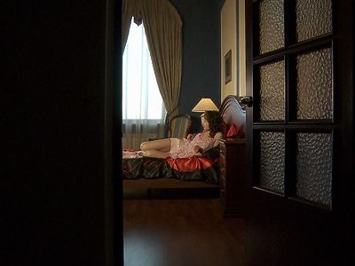 opalona młoda azjatką z chęcią ssie jego penisa