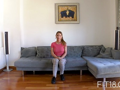 dwie młode dupcie z przystojniakiem