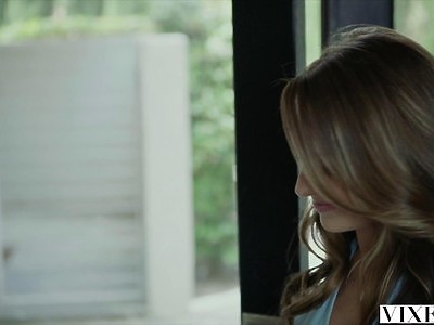 nastolatka z piersiami na wierzchu lubi rżnięcie od tylca