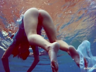 gorące pocieranie ciasnej mokrej cipki uroczej dziewicy