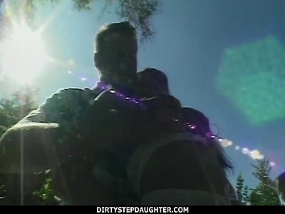 naturalna nastolatka masturbuje się misiem