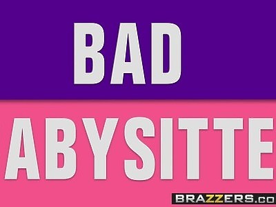 słodka dziewica obrabia publicznie