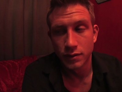 słodka nastolatka rozkłada nóżki na członku